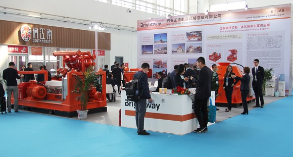 眾多客戶前來(lái)咨詢